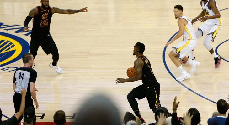 Los memes por el error garrafal de JR Smith que le costó el partido a los Cavaliers frente a los Warriors en la NBA