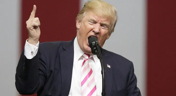 Donald Trump: "¡Saquen a ese hijo de puta del campo de juego ahora mismo!"