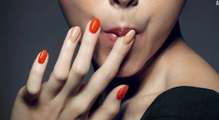 ¿Para chuparse los dedos? KFC crea esmaltes de uñas comestibles con sabores
