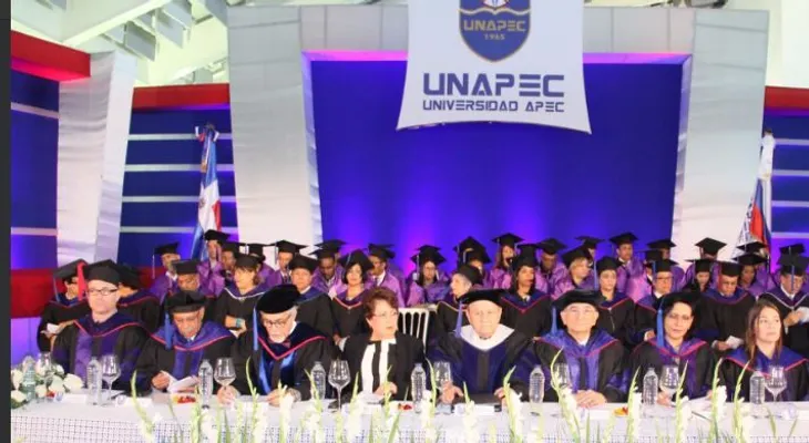 Rector UNAPEC, Franklyn Holguín Haché, exhorta graduandos a poner sus conocimientos a favor de la colectividad