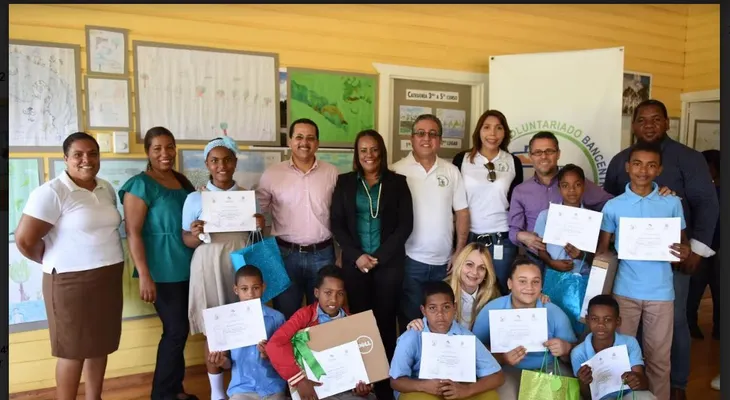 Voluntariado Bancentraliano entrega premios concurso sobre el río Ozama