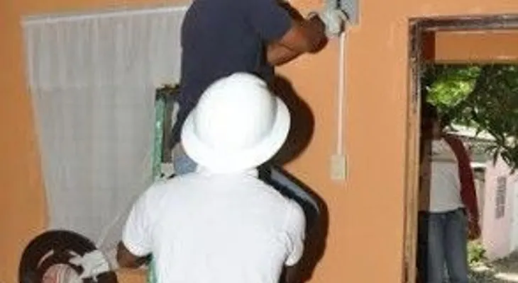 EDE Este desarrolla la 2da etapa proyecto de electrificación interna de viviendas