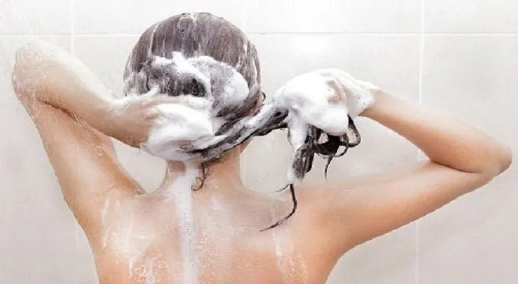 Si combinas champú con bicarbonato y lavas tu cabello, no dormirás de la felicidad