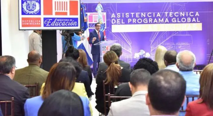 Ministro Andrés Navarro lanza proyecto â??Escuelas Segurasâ? para reducir riesgos ante los desastres naturales