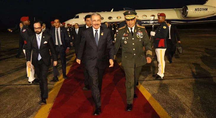 Danilo Medina llega al país tras participar en Cumbre del SICA