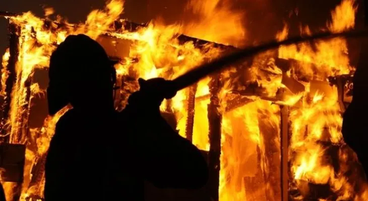 Mueren cuatro niños por incendio en Filadelfia