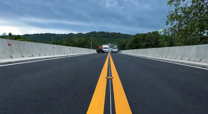 Abinader inaugura puente sobre el río Camú y supervisa avances de Punta Bergantín en Puerto Plata