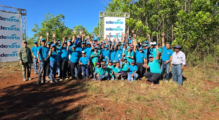 Colaboradores de Edenorte participan en jornada de reforestación con la siembra de 2,000 plantas en Guaigüí 