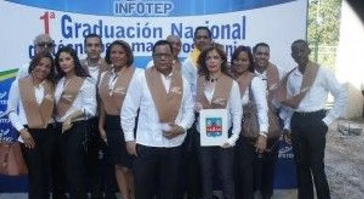 Más de 25 empleados de la CAASD se gradúan en diplomado