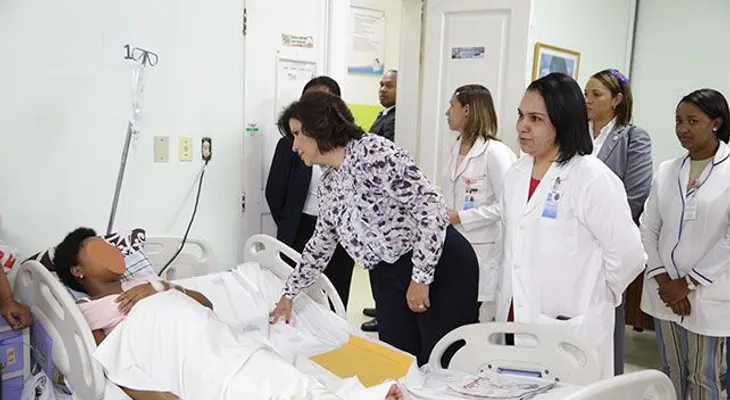 Vice se solidariza con madres de 14 bebés fallecidos