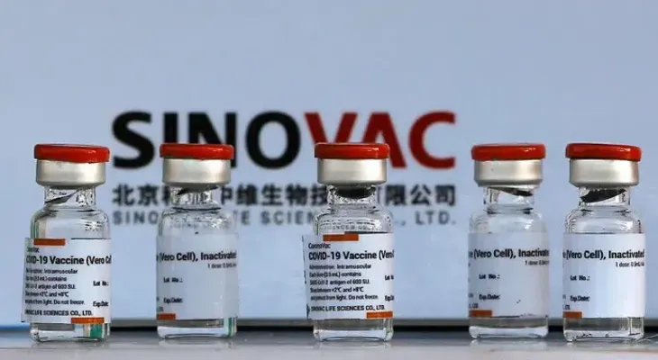 La OMS dice ahora que las vacunas anticovid chinas requieren tres dosis