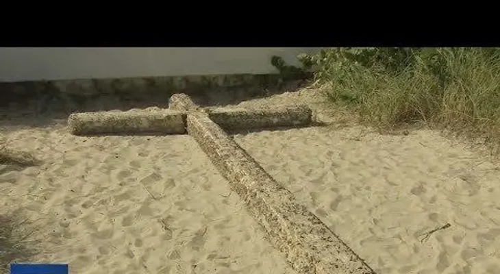 Causa gran conmoción, misteriosa aparición de una cruz gigante en playa de la Florida, EEUU