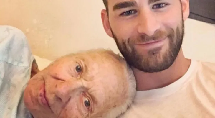 Un joven acoge en su casa a su vecina con leucemia para que no pase sola sus últimos días