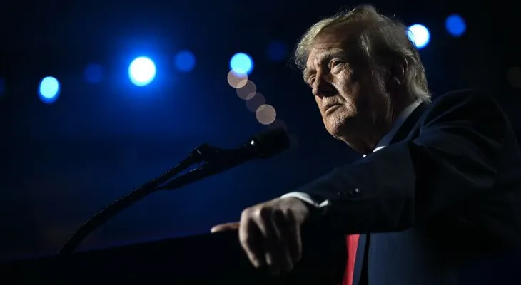 Encuestas consecutivas muestran a Trump con dificultades entre votantes latinos, según expertos