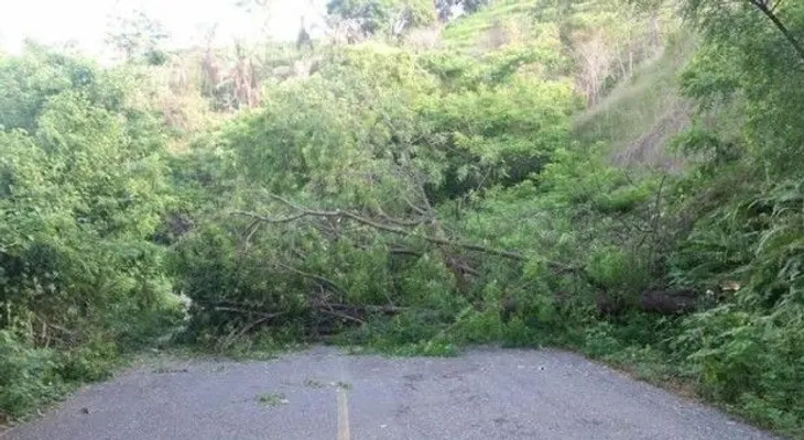 Bloquean el tránsito en Loma de Cabrera exigiendo reconteo votos