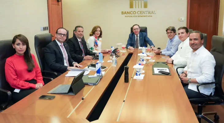 Valdez Albizu se reúne con ASONAHORES para evaluar el importante aporte del sector turístico a la recuperación económica de RD