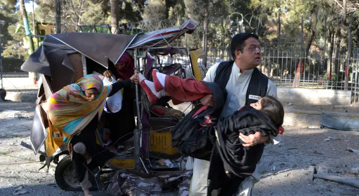 Atentado suicida con moto bomba mata a ocho personas y deja heridas a 20 más en Pakistán