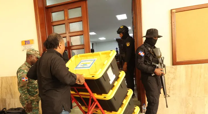 Caso SeNaSa: Tribunal otorga cuatro meses más al Ministerio Público y mantiene prisión preventiva para imputados