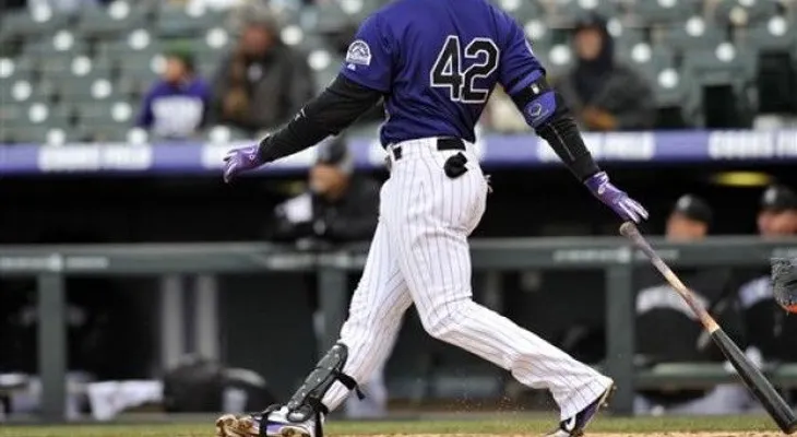 Jonrón de González en 9na da triunfo a Rockies sobre Dodgers