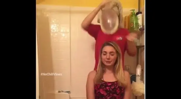 Llegó el reto del condón (VIDEOS)