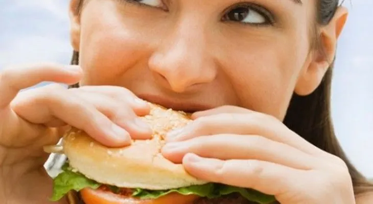 Comer 3 veces al día no es importante, sino como lo hacemos 