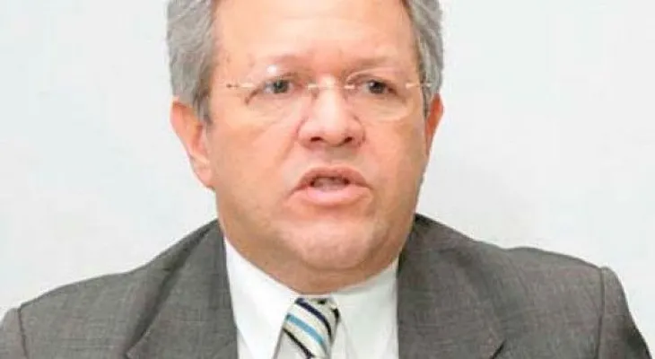 Salazar le pide Peralta aclarar si está apoyando campaña sucia contra LF