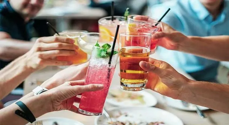  China retira una bebida popular entre jóvenes por posibles efectos letales 