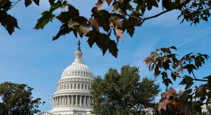 Republicanos preocupados por la caída de aprobación de Trump en encuestas internas a cuatro semanas de las elecciones