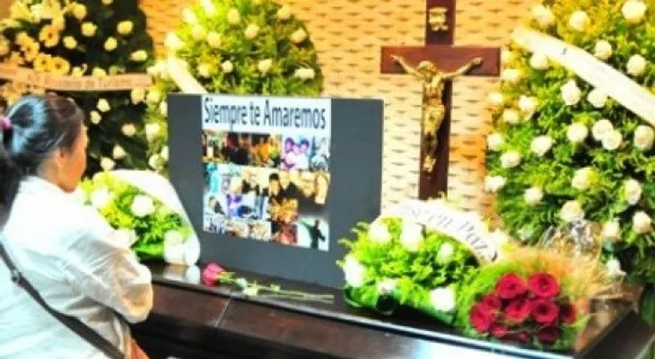 Sepultan restos del cantante Fernando Echavarría