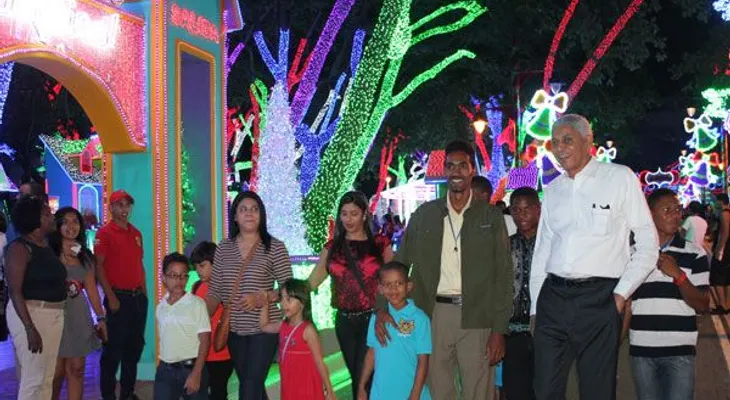 Miles de personas acuden a Brillante Navidad