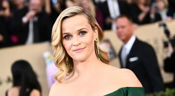 Reese Witherspoon tiene... ¿tres piernas? Esta portada de ?Vanity Fair? se robó el show