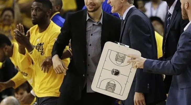 Curry no padece de daño estructural en el tobillo derecho