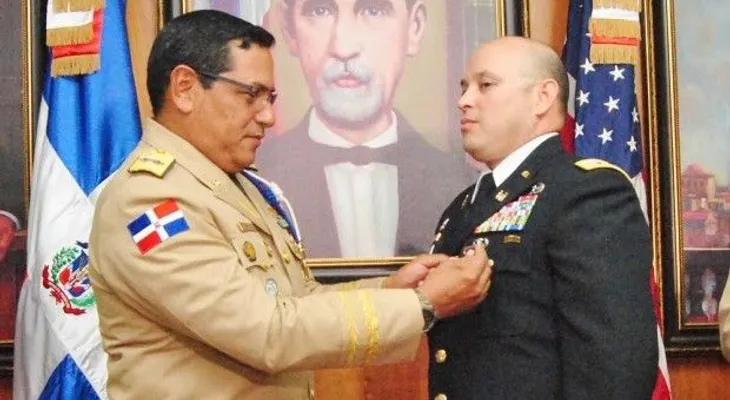 Ejército de RD condecora a oficial de EE.UU.