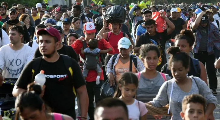 Venezolanos afectados por los terremotos del 24 de junio integran nueva caravana migrante que avanza por el sur de México hacia EE.UU.