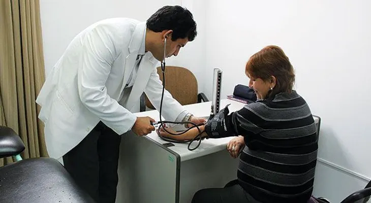 Médicos advierten no aceptaran extender su horario 