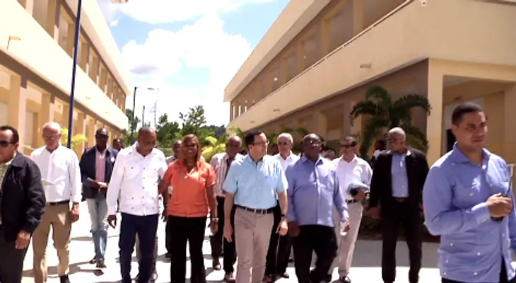 Ministro Educación sigue supervisión de escuelas del país