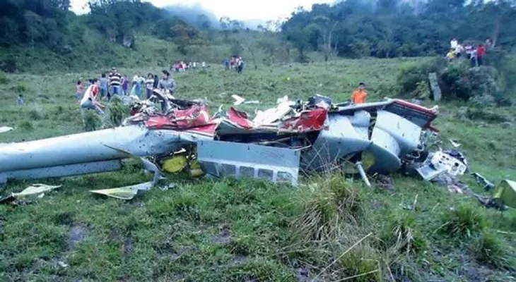 Cinco muertos al caer helicóptero en Colombia