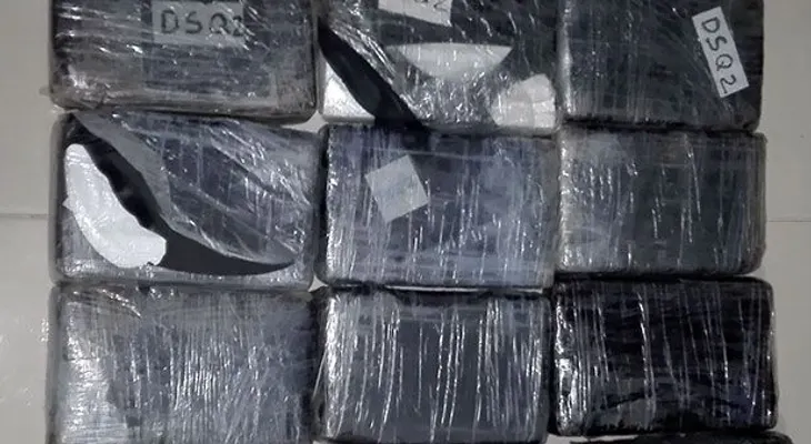 Policía apresa hombre en SDE con 12 paquetes de droga