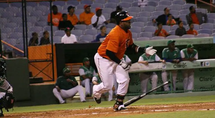 Toros derrotan Las Estrellas en 10 entradas