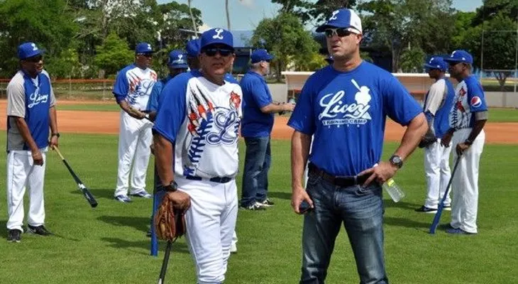 Acta anuncia integración de Bonifacio, Burris y Santana