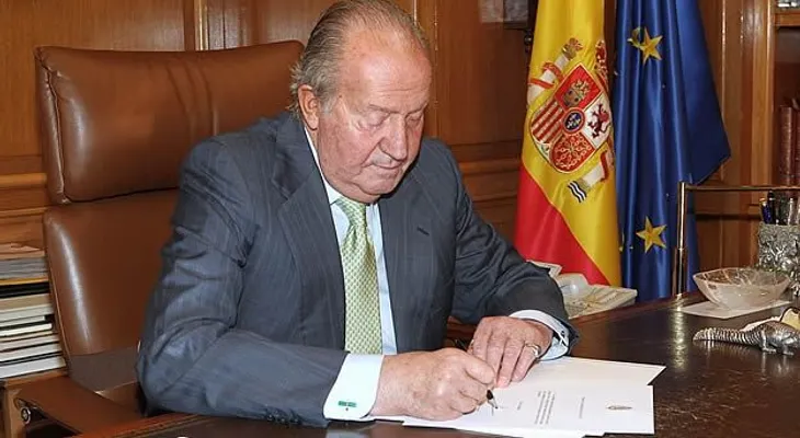 Rey Juan Carlos dice cede el Trono a su hijo para abrir "una nueva etapa de esperanza"