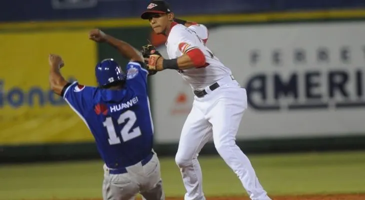 Ciriaco batea par de dobles en el triunfo del Escogido sobre Gigante