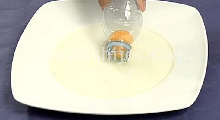 Como separar la clara de la yema de huevo, truco con una botella