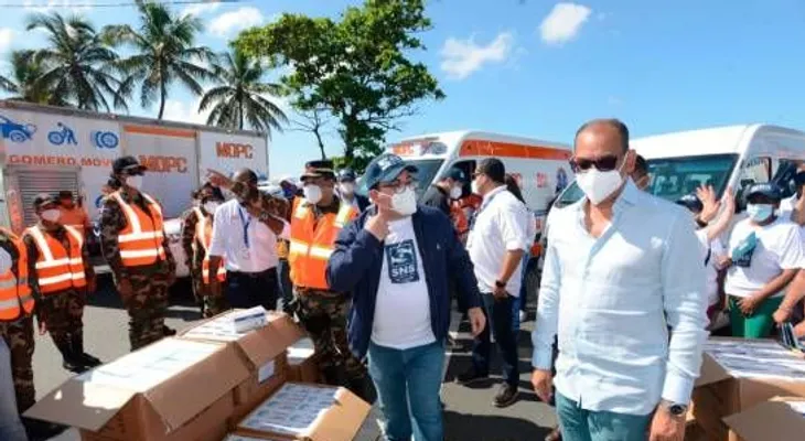 MOPC y el SNS inician entrega de 300 mil mascarillas a conductores y pasajeros