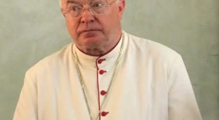 Nuncio Thaddeus Okolo oficia misa por del Día de Nuestra señora del Rosario.