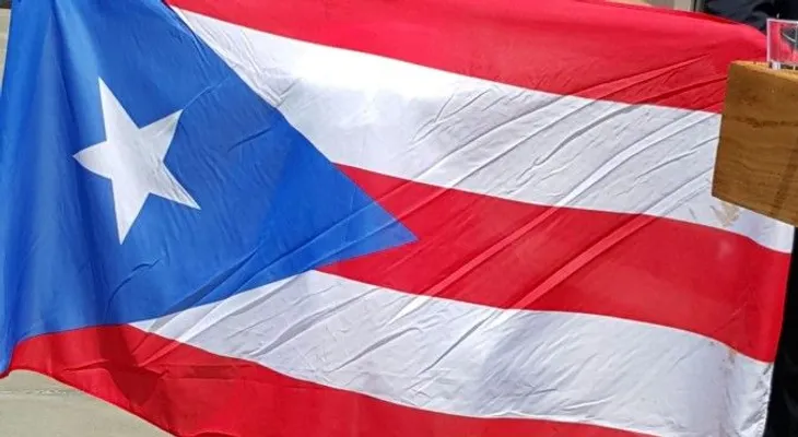 Los partidos intensifican campaña en Puerto Rico en unos comicios cerrados 