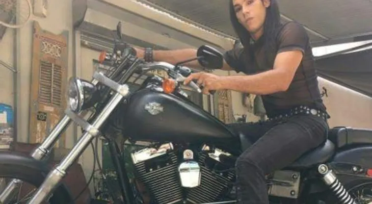 Víctor Portorreal Villamán, acusado de matar mujer y sus tres hijastros usa pulseras con puyas, botas negras y aretes; fue apresado por la PN
