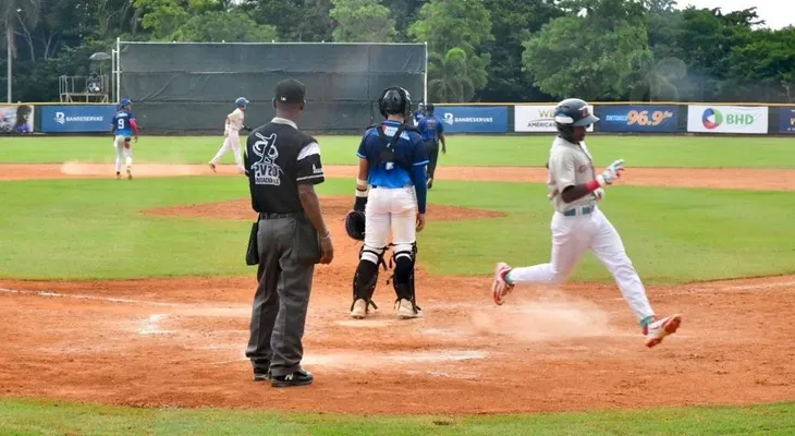 RD vence a Aruba y empata en primer lugar 2-0.
