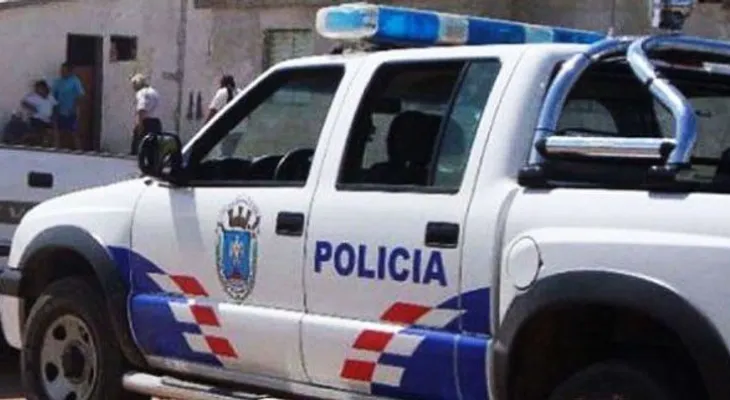 Encuentran degollada a una joven de 26 años en Santiago