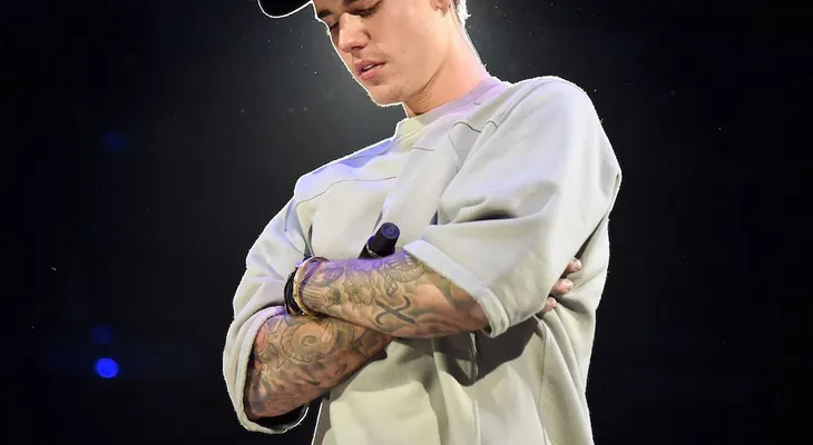¿Por qué Justin Bieber pide que no votes por su canción esta semana?